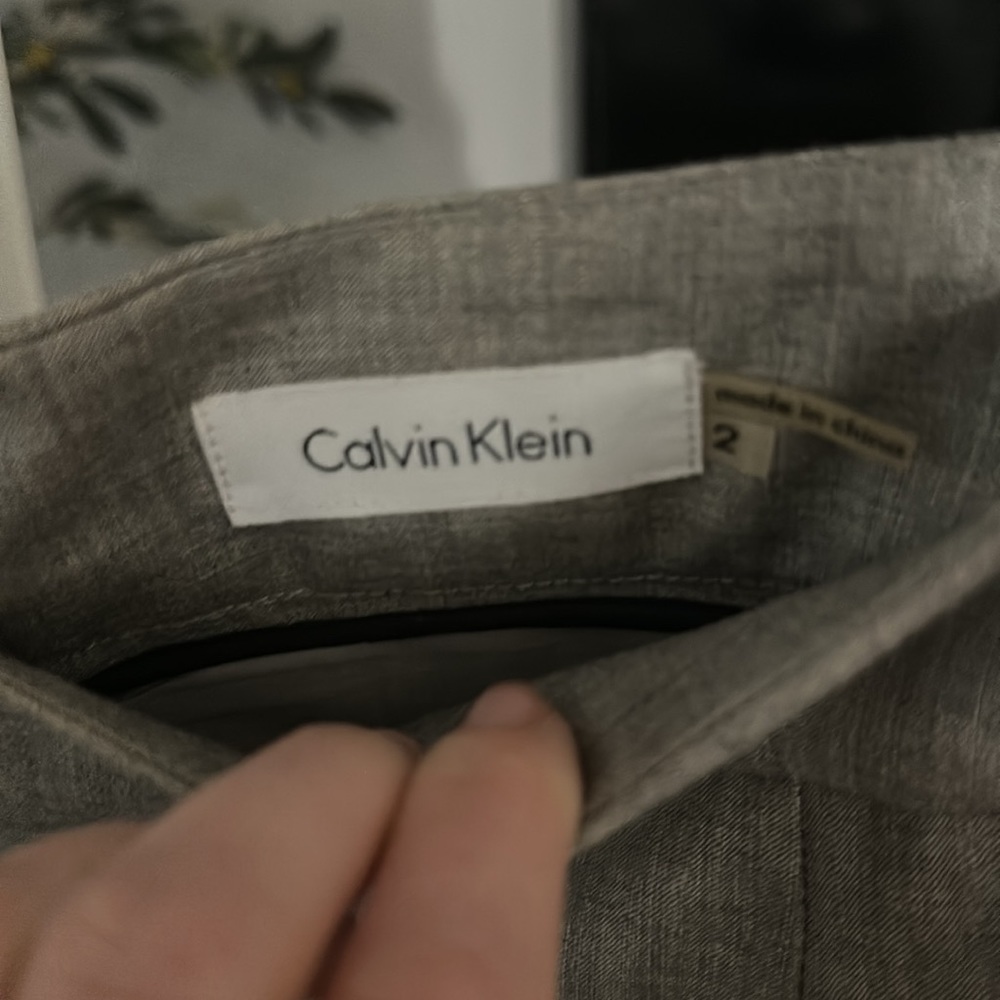 Calvin Klein Gray Skirt. Size 2. EUC - Picture 2 of 3